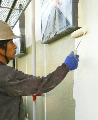 外壁の塗り替え工事中の様子