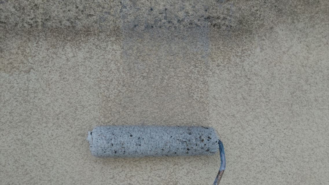 海津市外壁下塗り作業